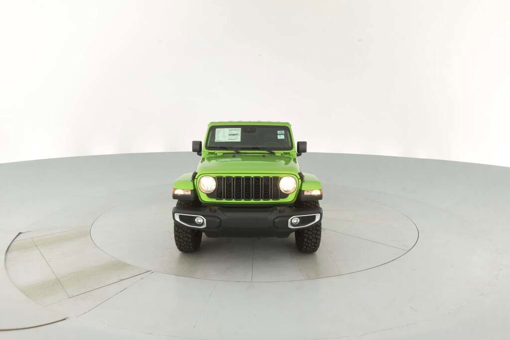 New 2025 Jeep Gladiator Sport image 2