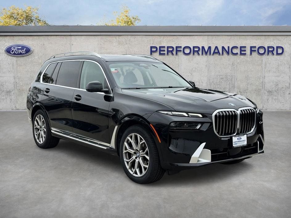 Used 2025 BMW X7 xDrive40i AWD/4WD image 5
