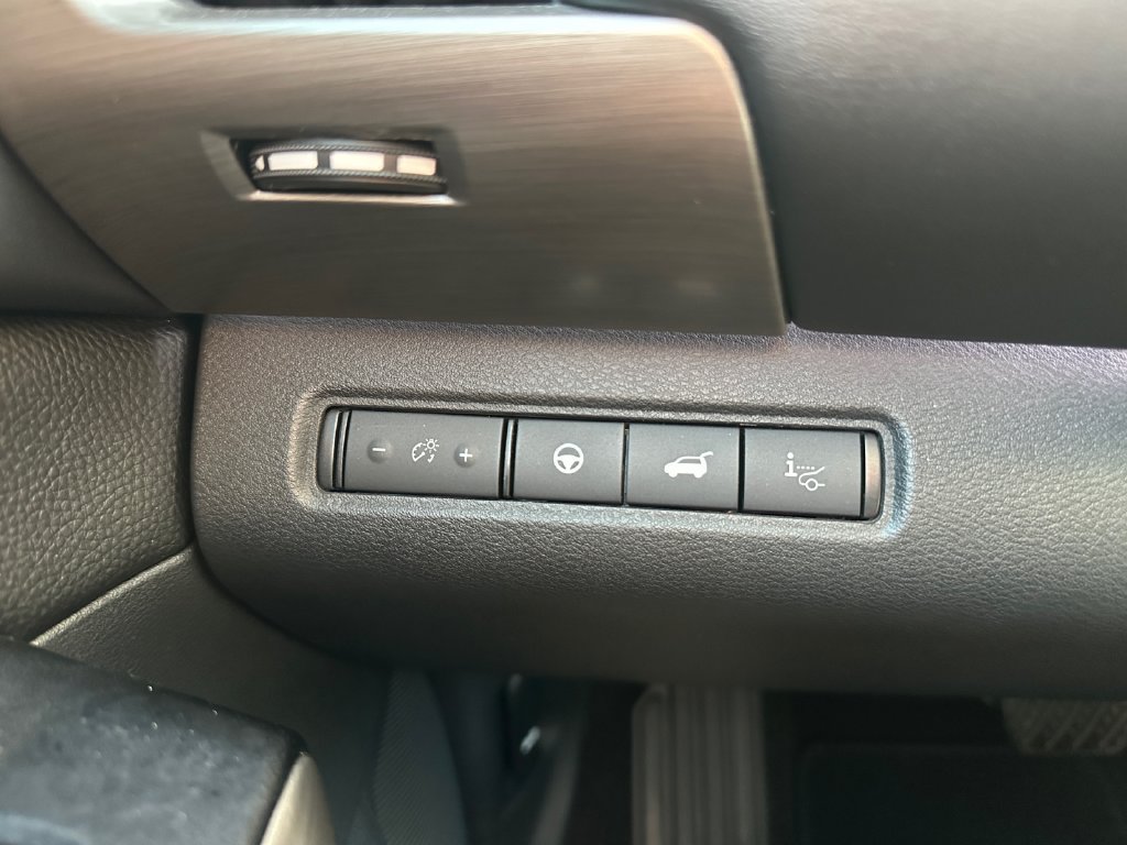 Used 2022 Nissan Pathfinder Platinum w/ Cargo Package FWD image 20
