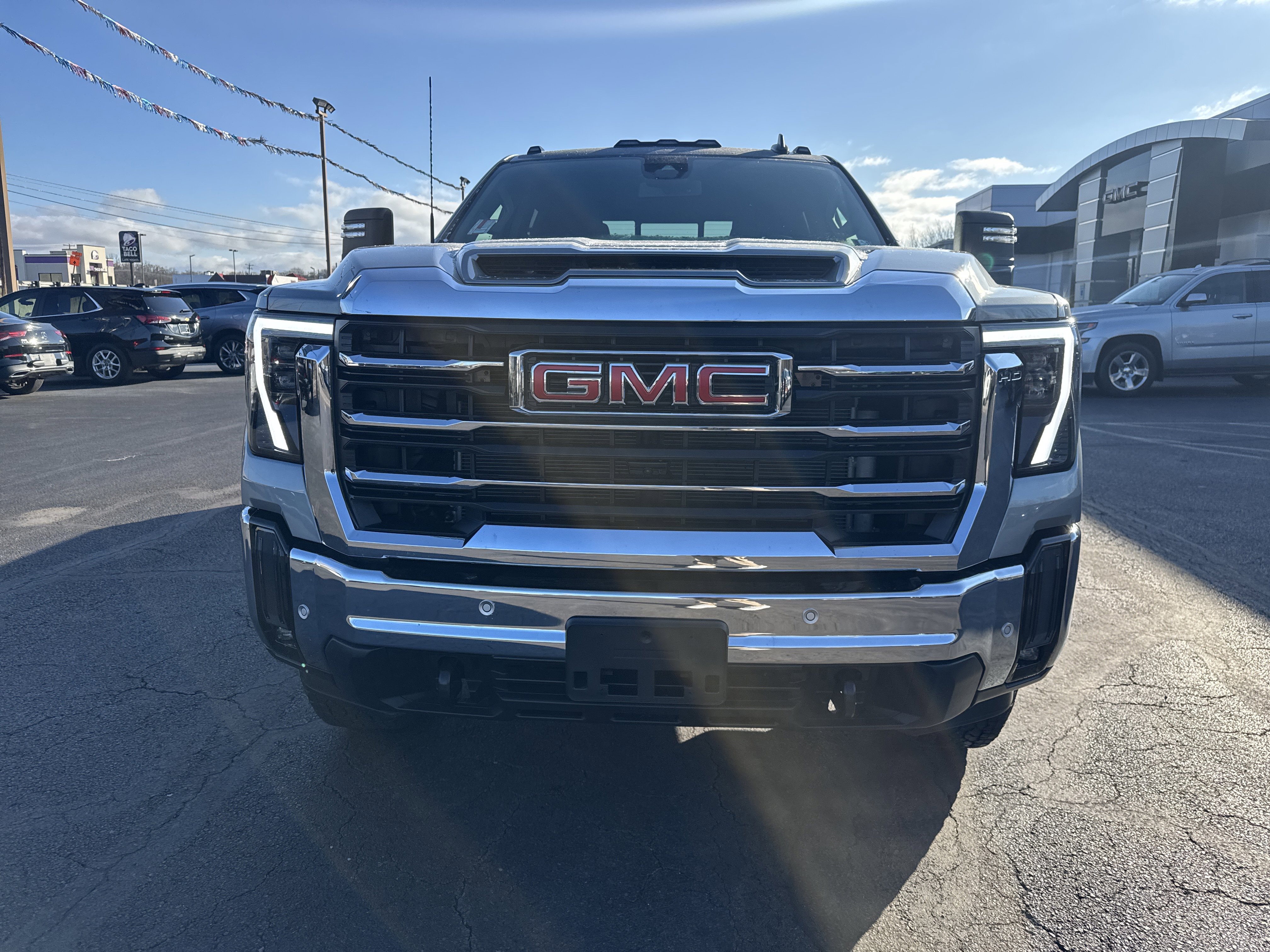 Used 2025 GMC Sierra 2500 SLE w/ SLE Value Package; AWD/4WD image 9