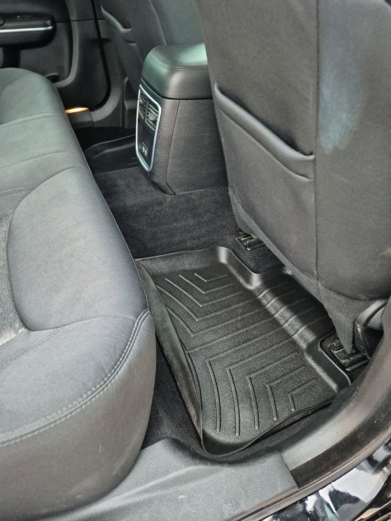 Used 2020 Chrysler 300 Touring w/ Sport Appearance Package image 32