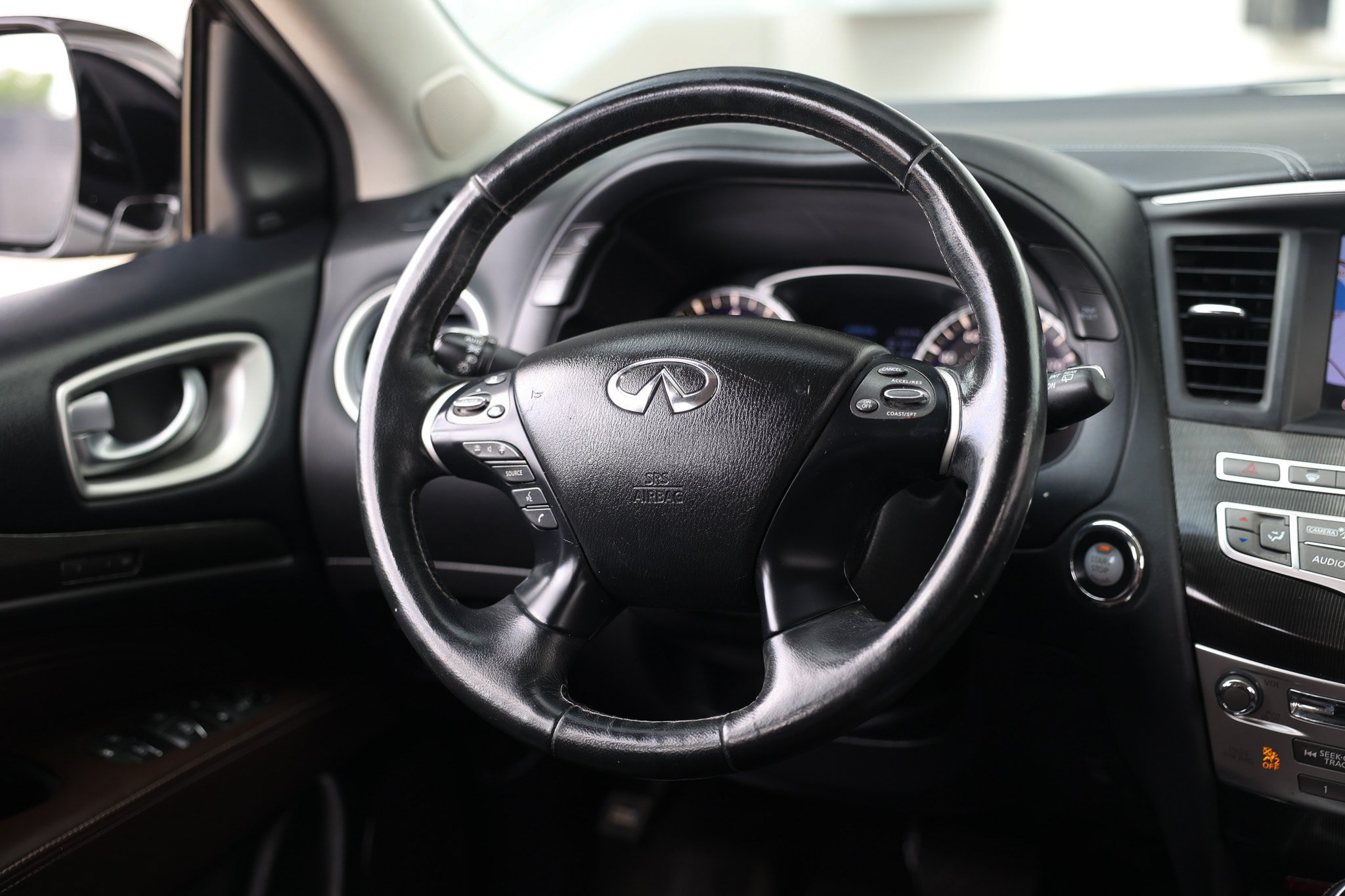 Used 2019 INFINITI QX60 Luxe w/ Essential Package FWD image 32
