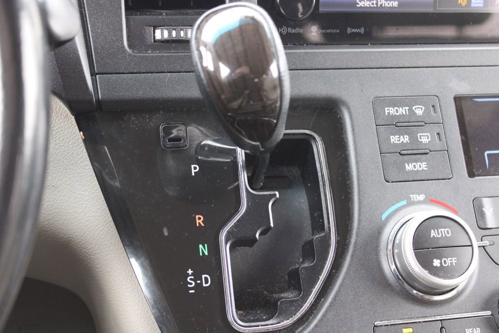Used 2017 Toyota Sienna XLE Premium image 41