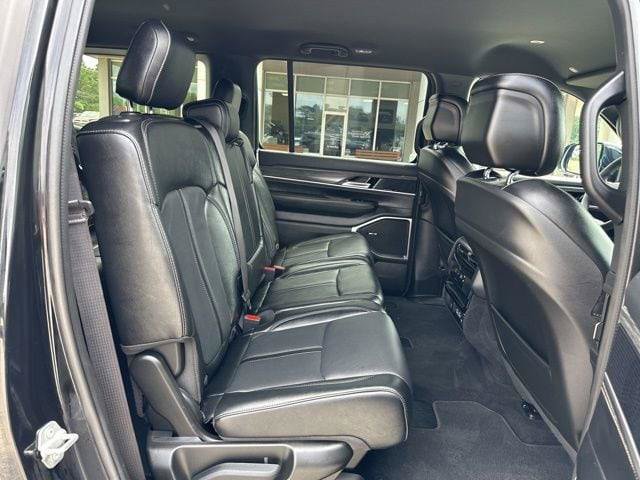 Certified 2024 Jeep Wagoneer Series II w/ Flexible Seating Group RWD image 44