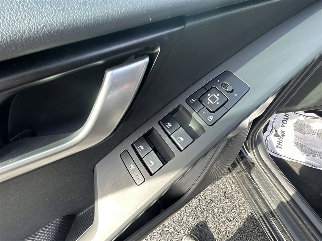Used 2024 Kia Niro LX image 19