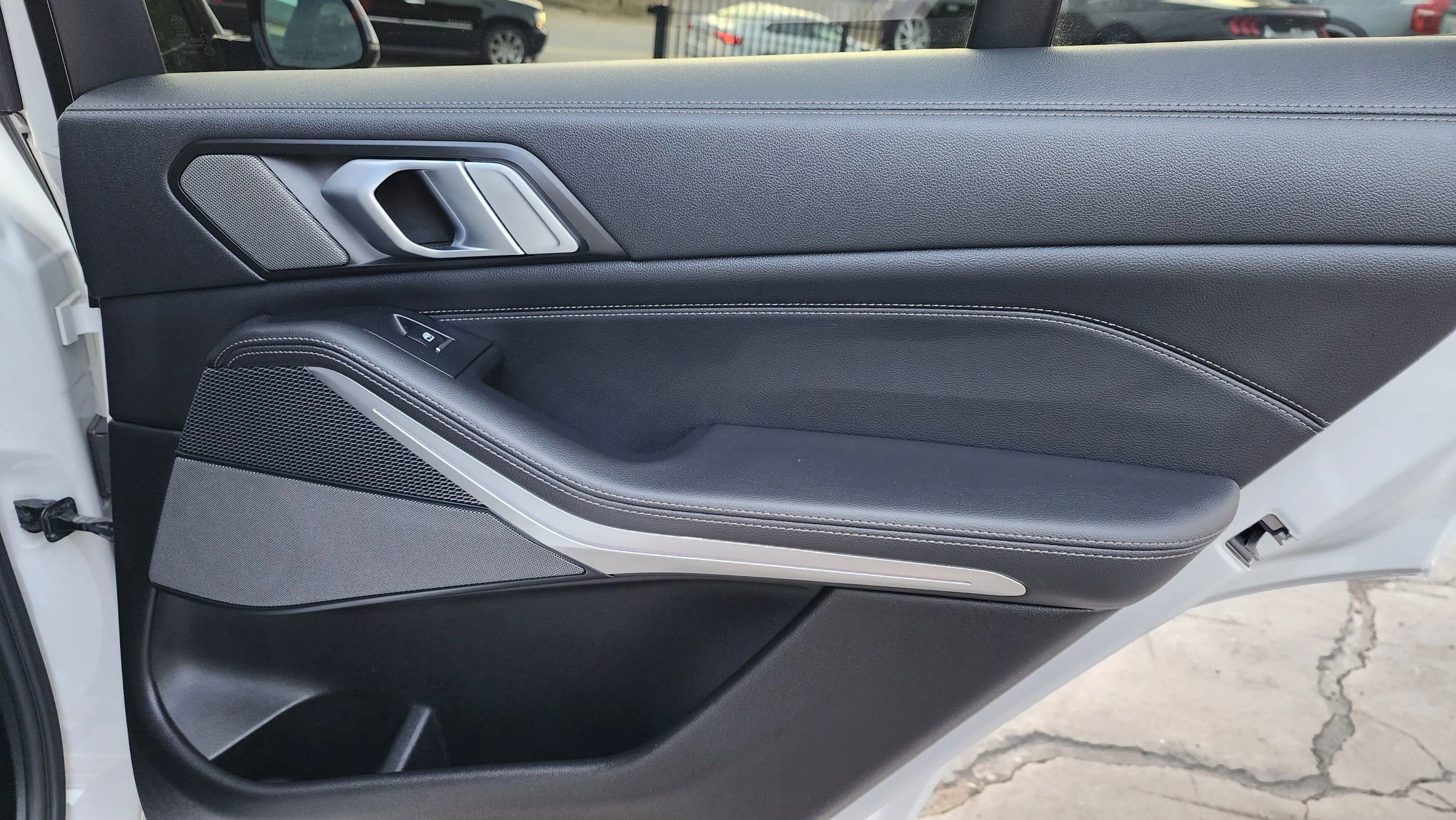 Used 2020 BMW X5 M50i w/ Premium Package image 39