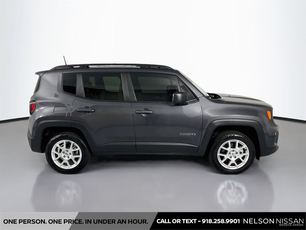 Used 2022 Jeep Renegade Latitude w/ Convenience Group AWD/4WD image 4