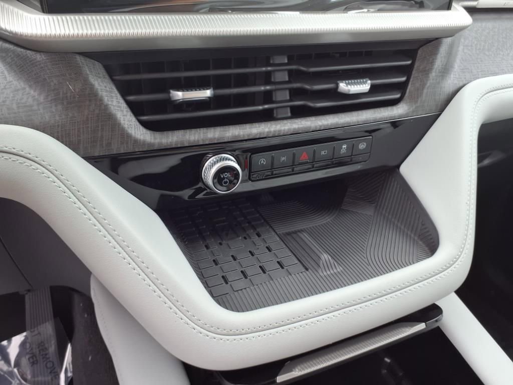 New 2025 Ford Explorer Platinum w/ Ultimate Package image 14