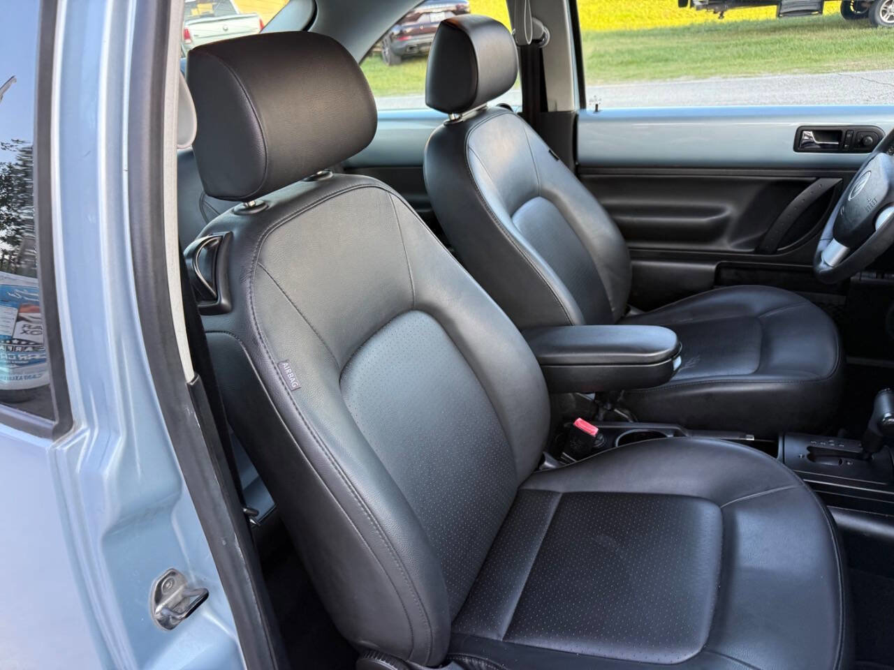Used 2010 Volkswagen Beetle Coupe FWD image 25