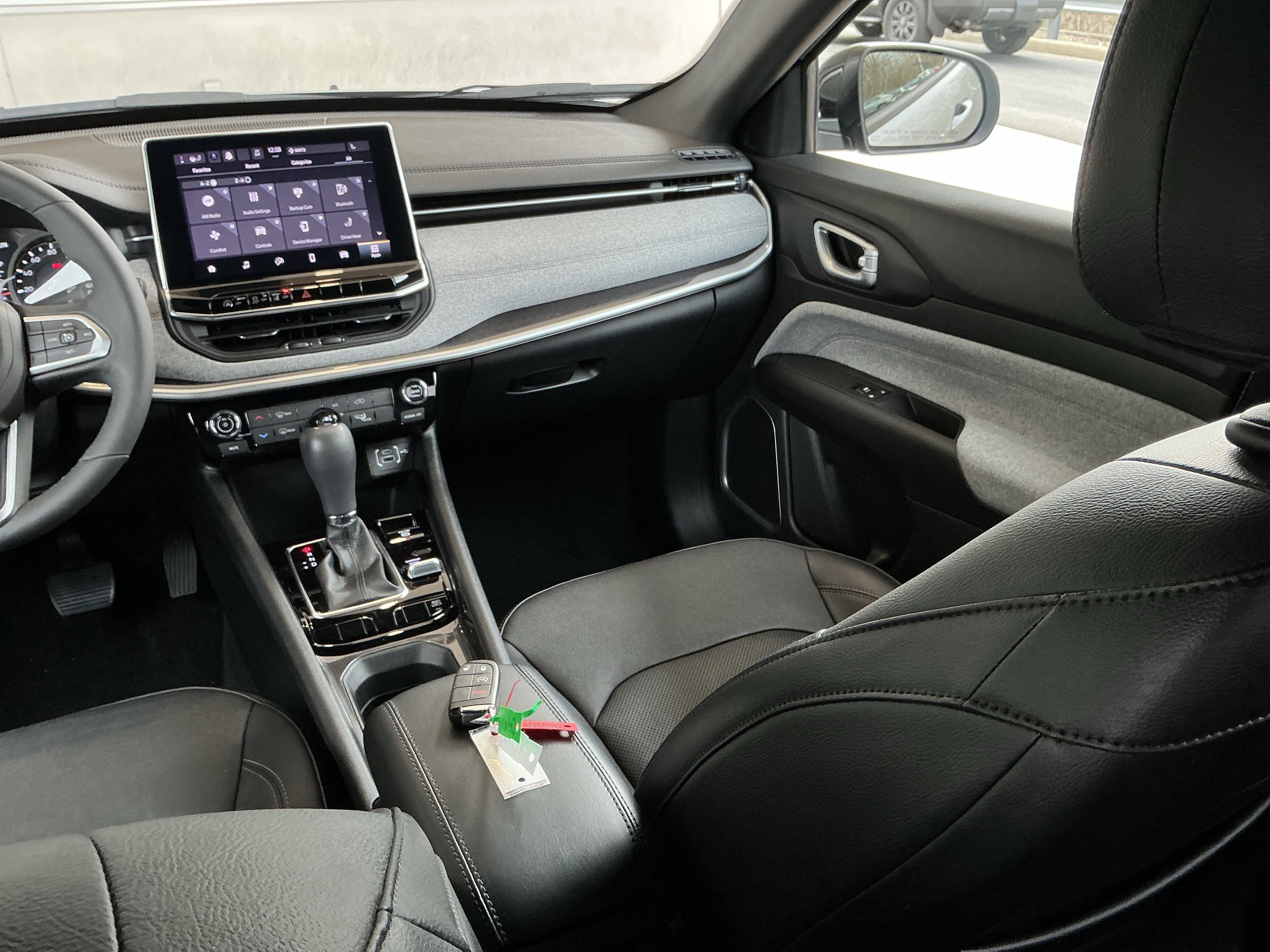 Used 2023 Jeep Compass Latitude image 16