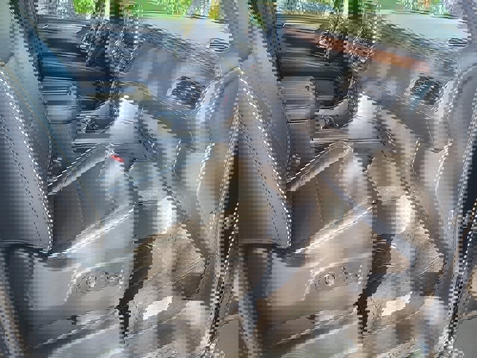 Used 2021 Chevrolet Tahoe Premier w/ Premium Package image 36