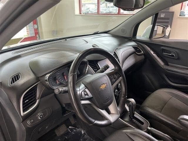 Used 2022 Chevrolet Trax LT w/ Driver Confidence Package AWD/4WD image 20