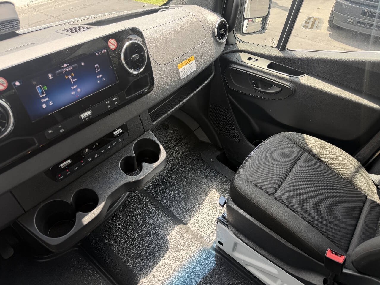 Used 2025 Mercedes-Benz Sprinter 2500 image 19