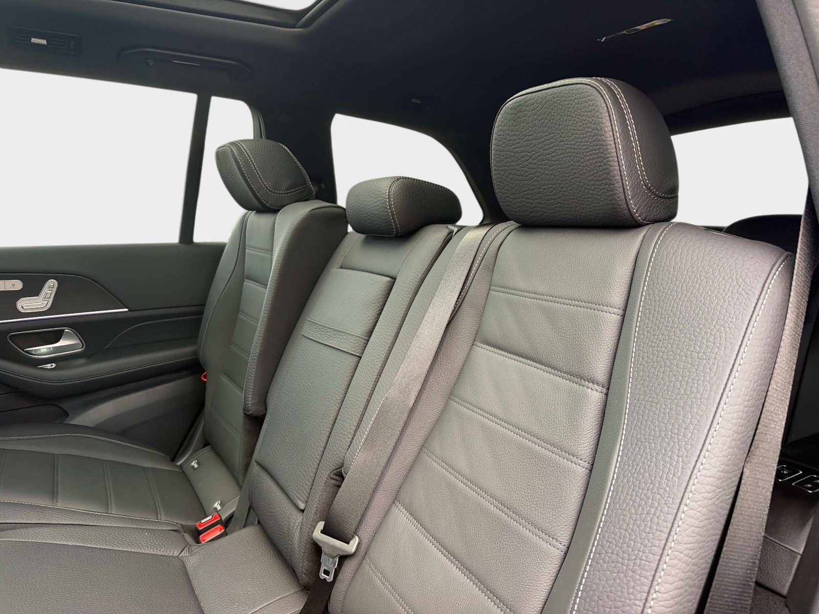 New 2026 Mercedes-Benz GLS 580 4MATIC image 14