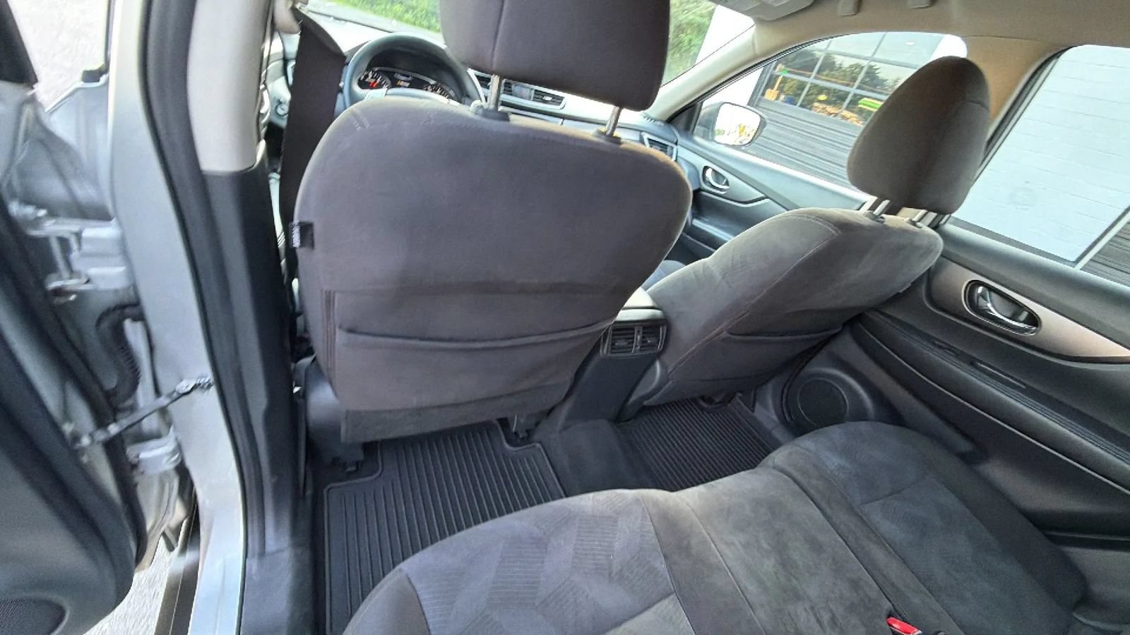 Used 2015 Nissan Rogue SV AWD/4WD image 43