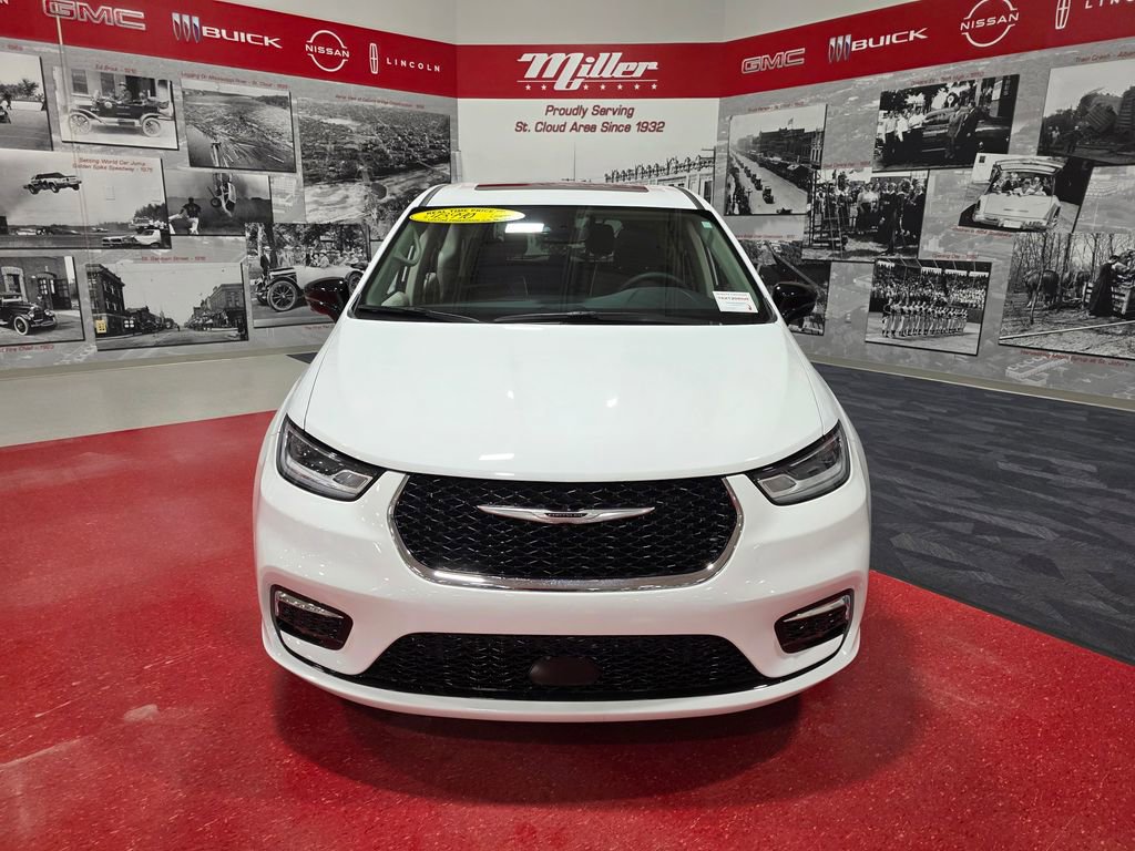 Used 2024 Chrysler Pacifica Limited image 9
