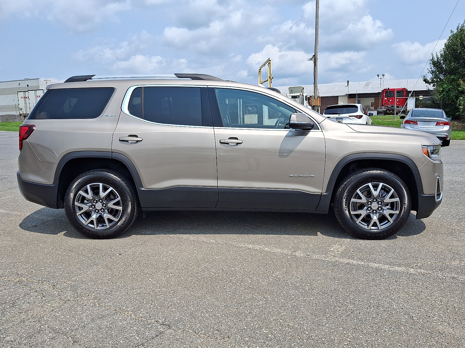 Used 2022 GMC Acadia SLT w/ Preferred Package AWD/4WD image 7