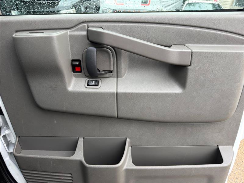 Used 2024 Chevrolet Express 3500 w/ Power Convenience Package RWD image 18