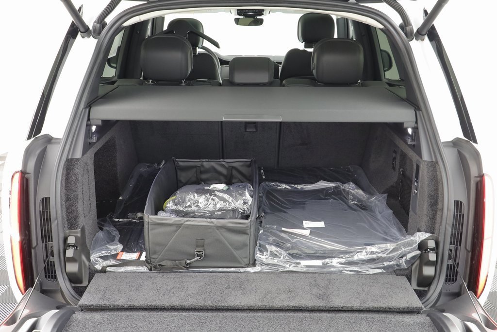 New 2025 Land Rover Range Rover SE image 17