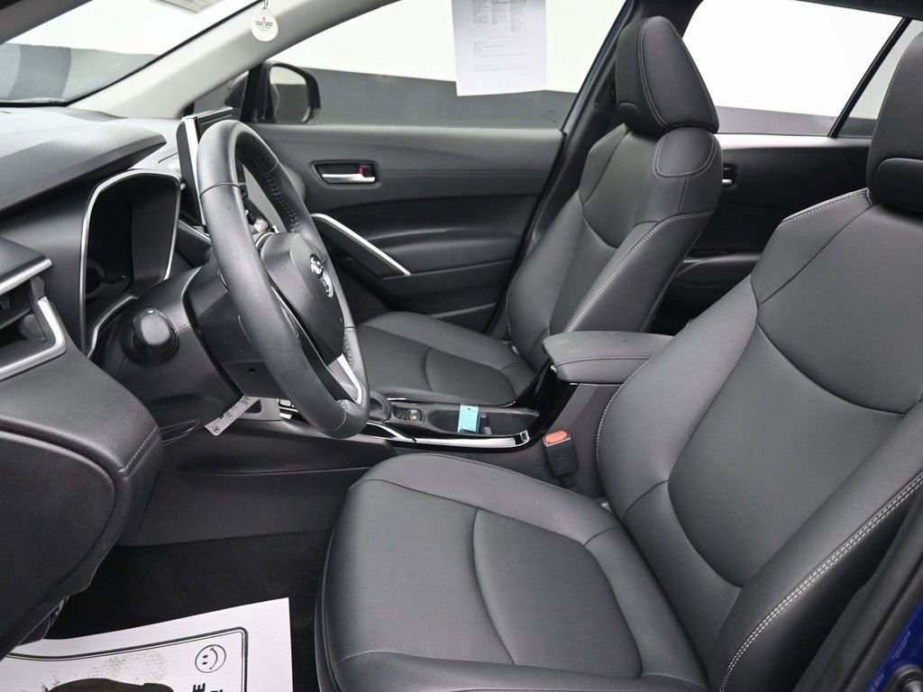 Used 2025 Toyota Corolla Cross XLE w/ Convenience Package FWD image 23