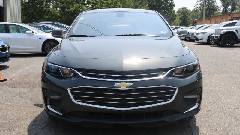 Used 2018 Chevrolet Malibu LT FWD image 2