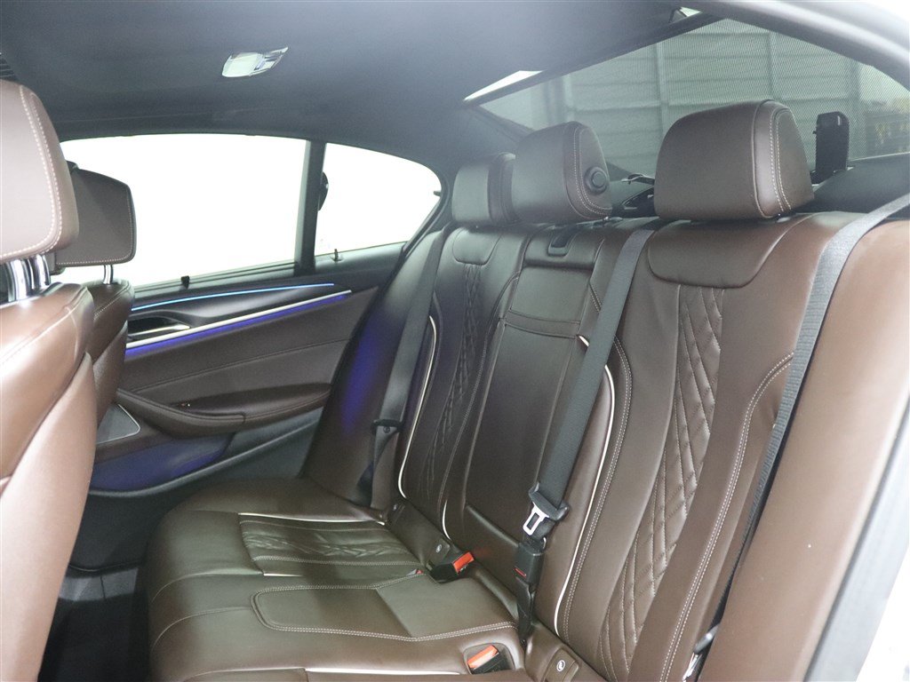 Used 2021 BMW M550i xDrive w/ Executive Package AWD/4WD image 18