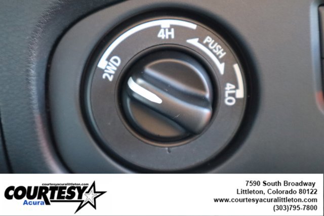 Used 2024 Nissan Frontier PRO-4X w/ Technology Package image 16