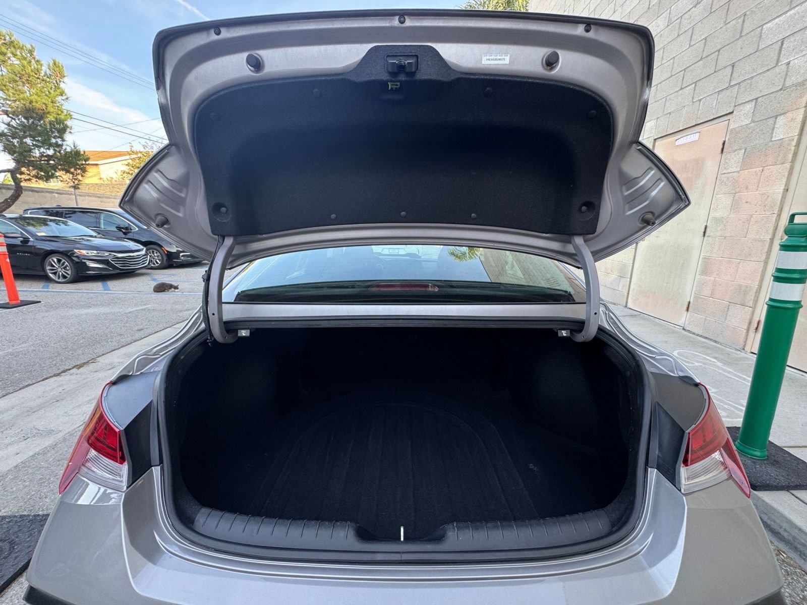 Used 2025 Hyundai Elantra SEL FWD image 33
