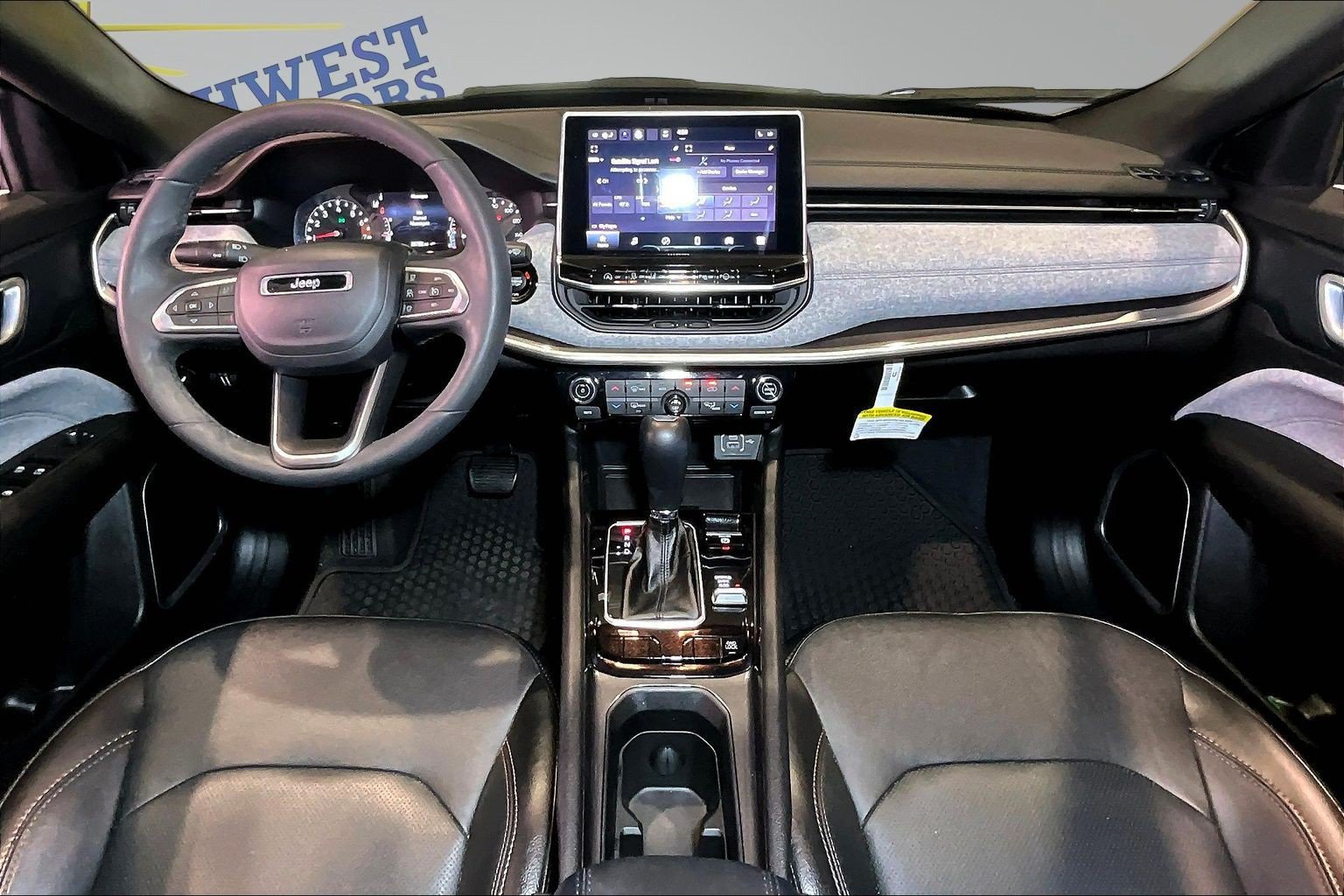Used 2023 Jeep Compass Latitude AWD/4WD image 8