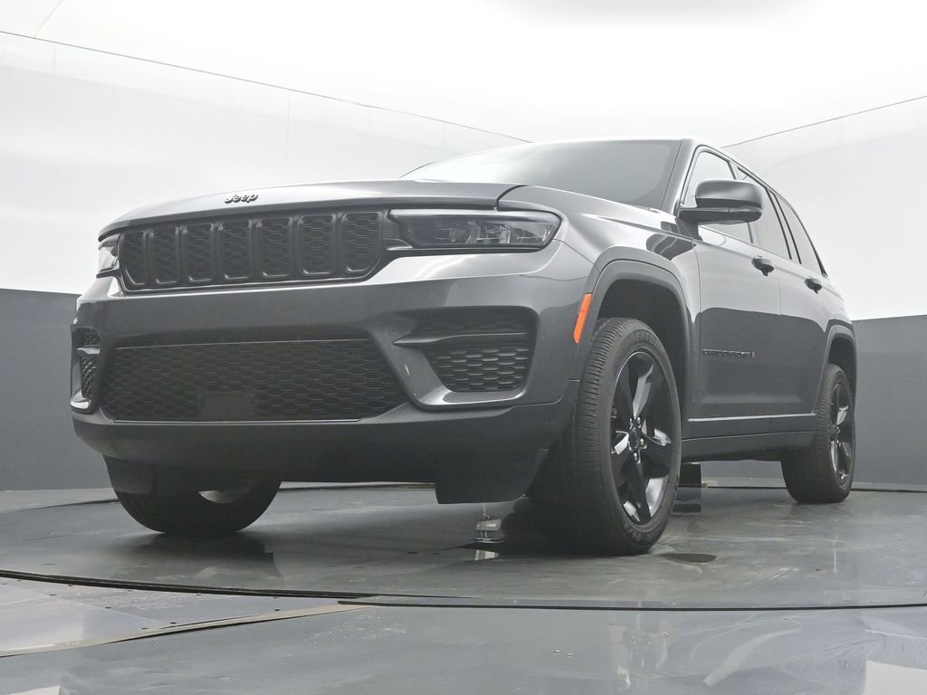 Used 2024 Jeep Grand Cherokee Altitude image 46