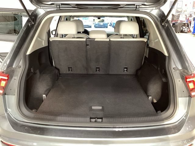 Used 2020 Volkswagen Tiguan SE w/ Panoramic Sunroof Package AWD/4WD image 15