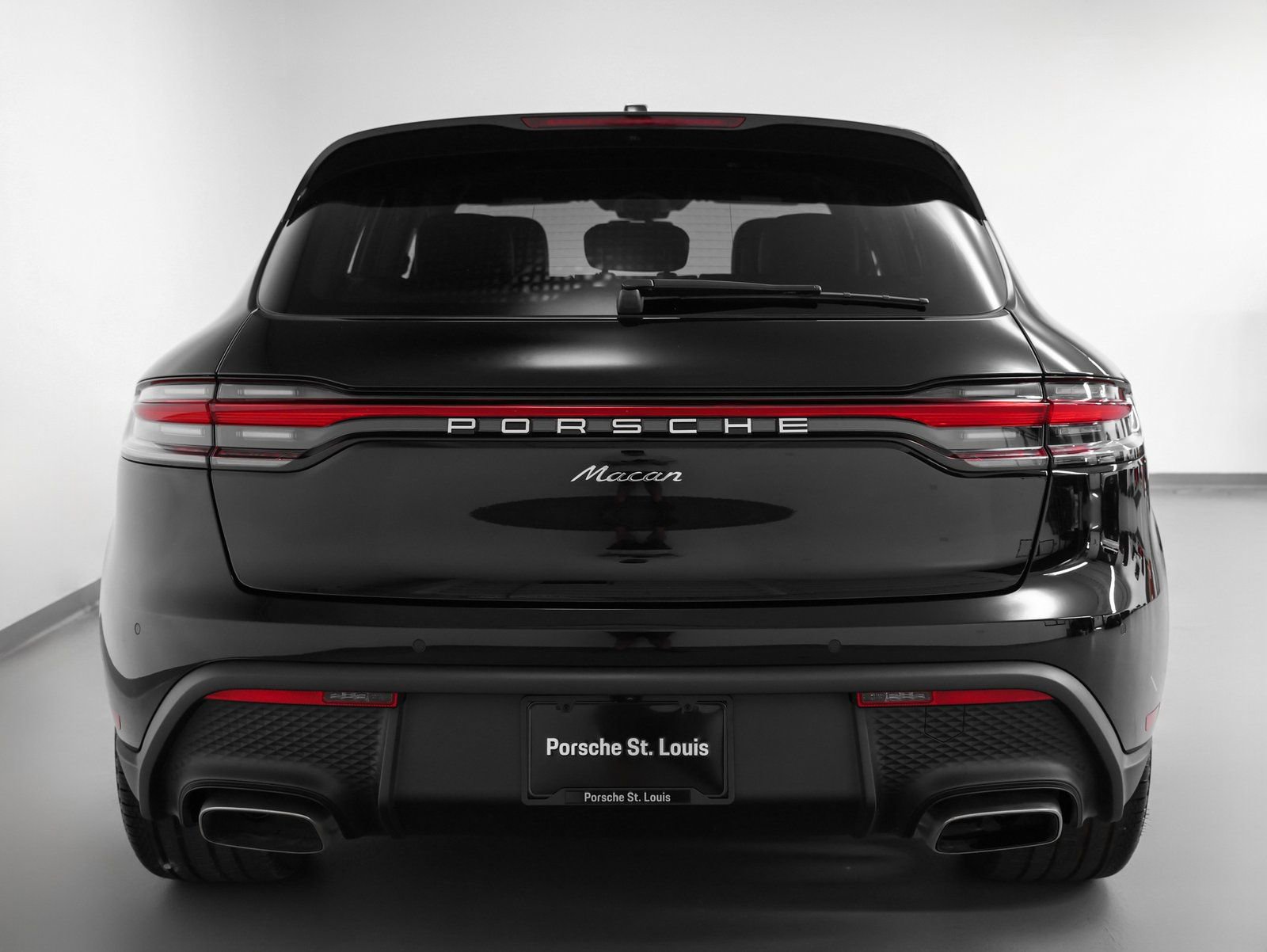 Certified 2025 Porsche Macan image 11