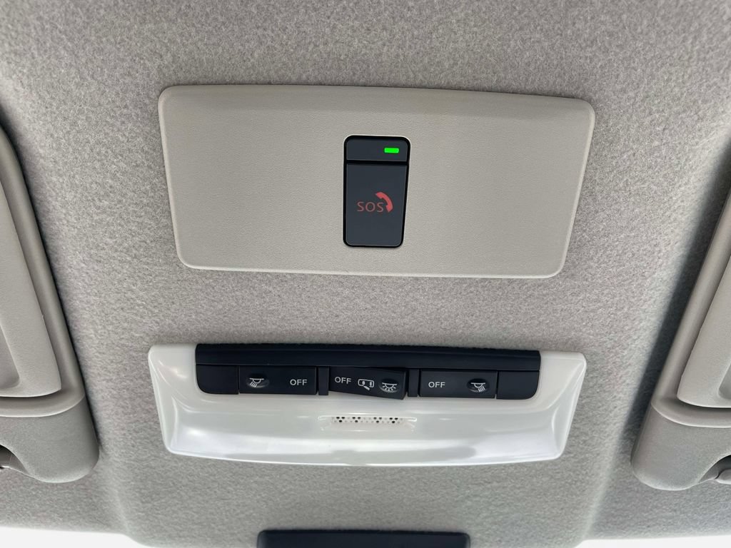 Used 2024 Nissan Kicks SR w/ SR Premium Package FWD image 30
