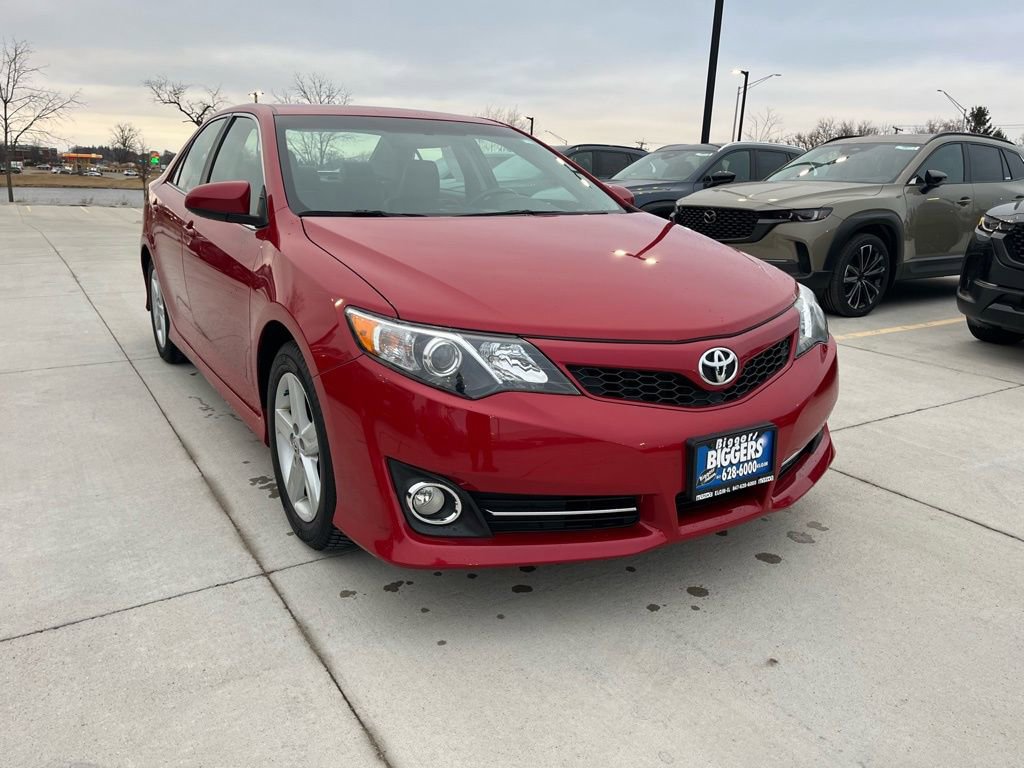 Used 2012 Toyota Camry SE image 2