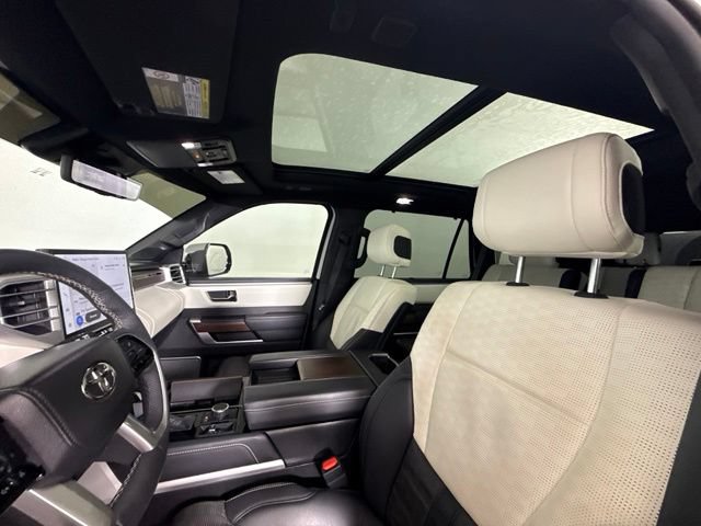 Used 2025 Toyota Sequoia Capstone AWD/4WD image 17