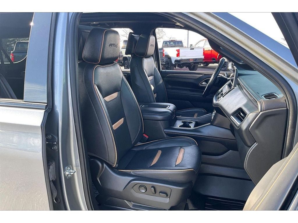 Used 2022 GMC Yukon XL AT4 w/ AT4 Premium Plus Package AWD/4WD image 8