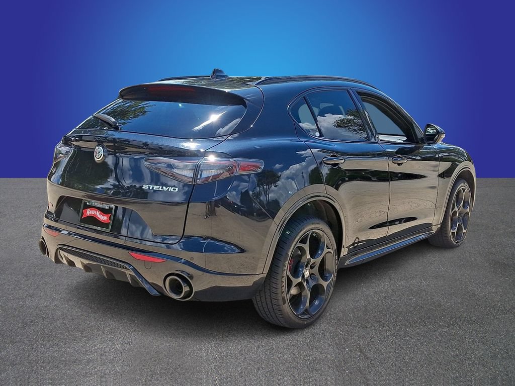 Used 2024 Alfa Romeo Stelvio AWD image 4
