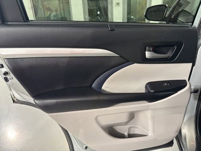 Used 2019 Toyota Highlander XLE image 20