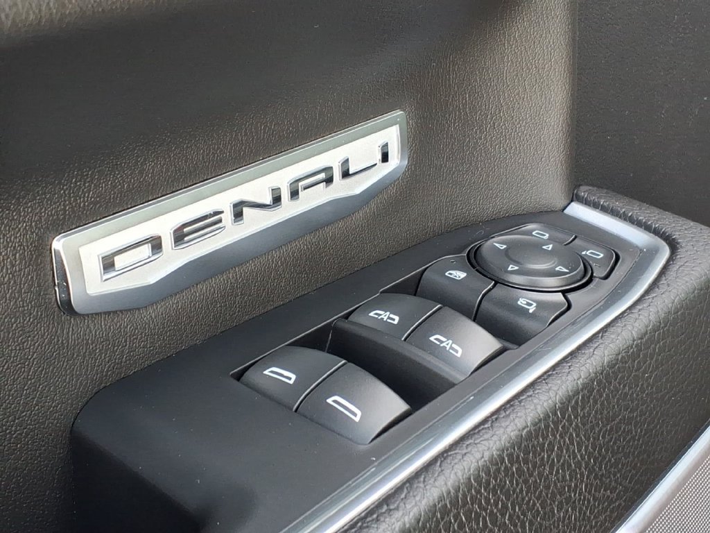 Used 2023 GMC Sierra 1500 Denali w/ Technology Package AWD/4WD image 15