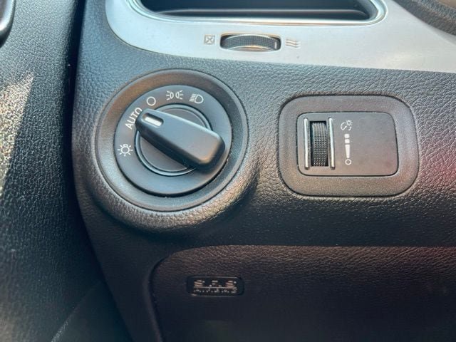 Used 2020 Dodge Journey SE w/ SE Popular Equipment Group FWD image 13