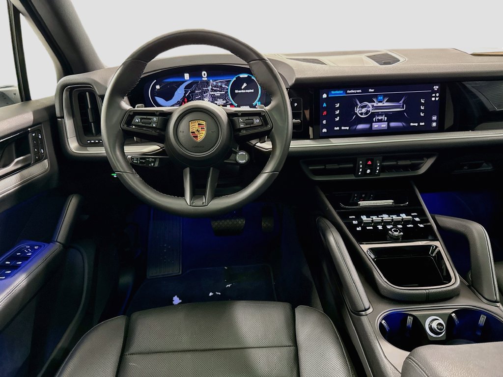 Certified 2025 Porsche Cayenne AWD/4WD image 23