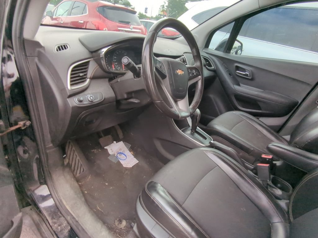 Used 2020 Chevrolet Trax LT w/ Redline Edition FWD image 7