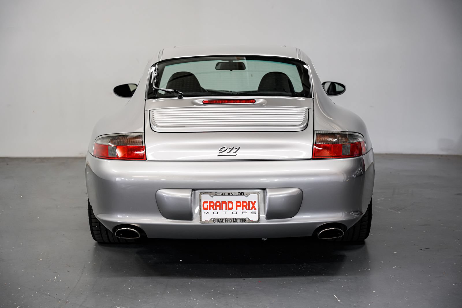 Used 2004 Porsche 911 Carrera RWD image 4