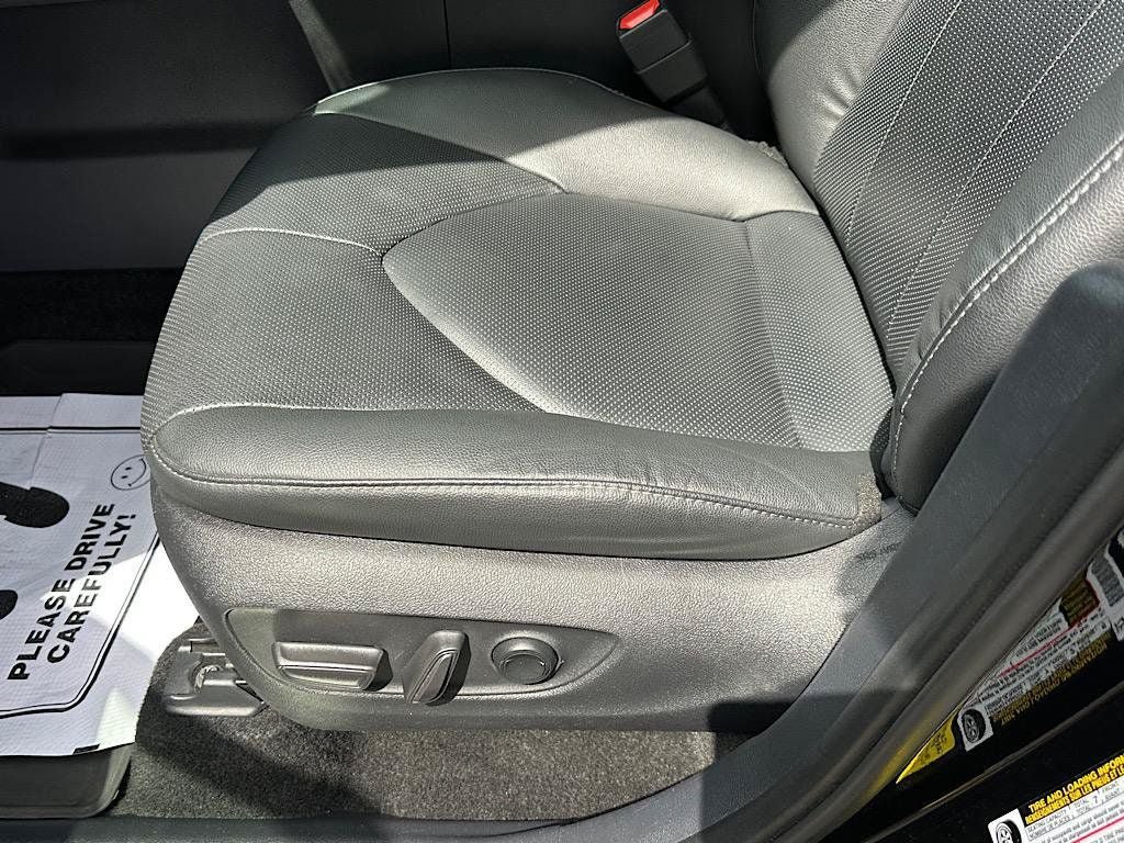 Certified 2025 Toyota Grand Highlander AWD image 12