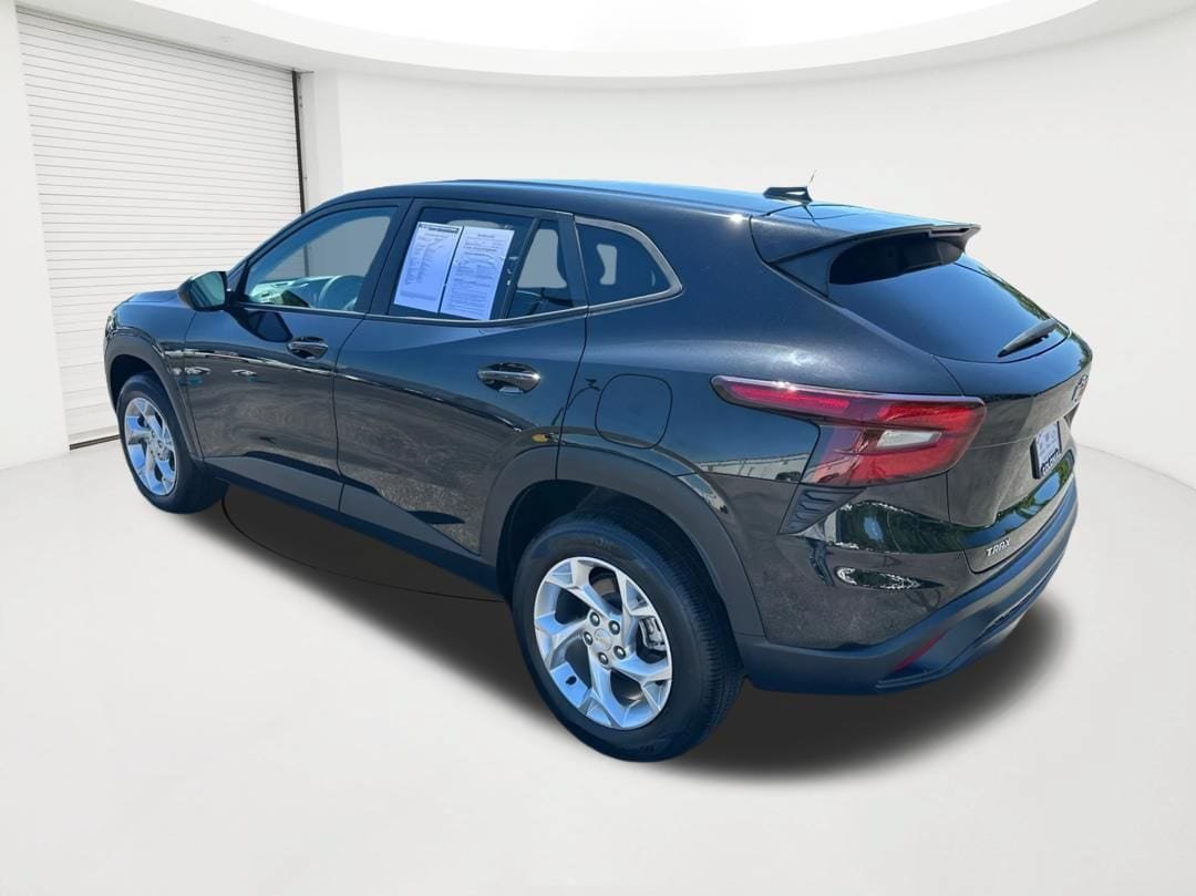 Used 2024 Chevrolet Trax LS w/ LS Convenience Package FWD image 7