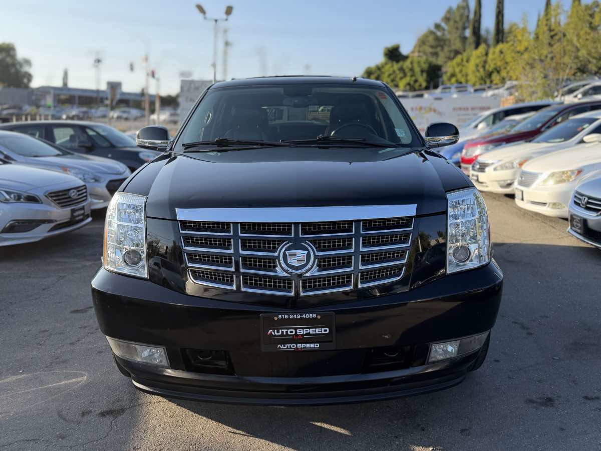 Used 2011 Cadillac Escalade 4WD Hybrid image 2