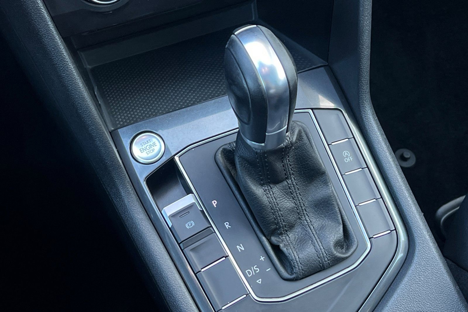 Used 2019 Volkswagen Tiguan SE w/ Panoramic Sunroof Package image 22