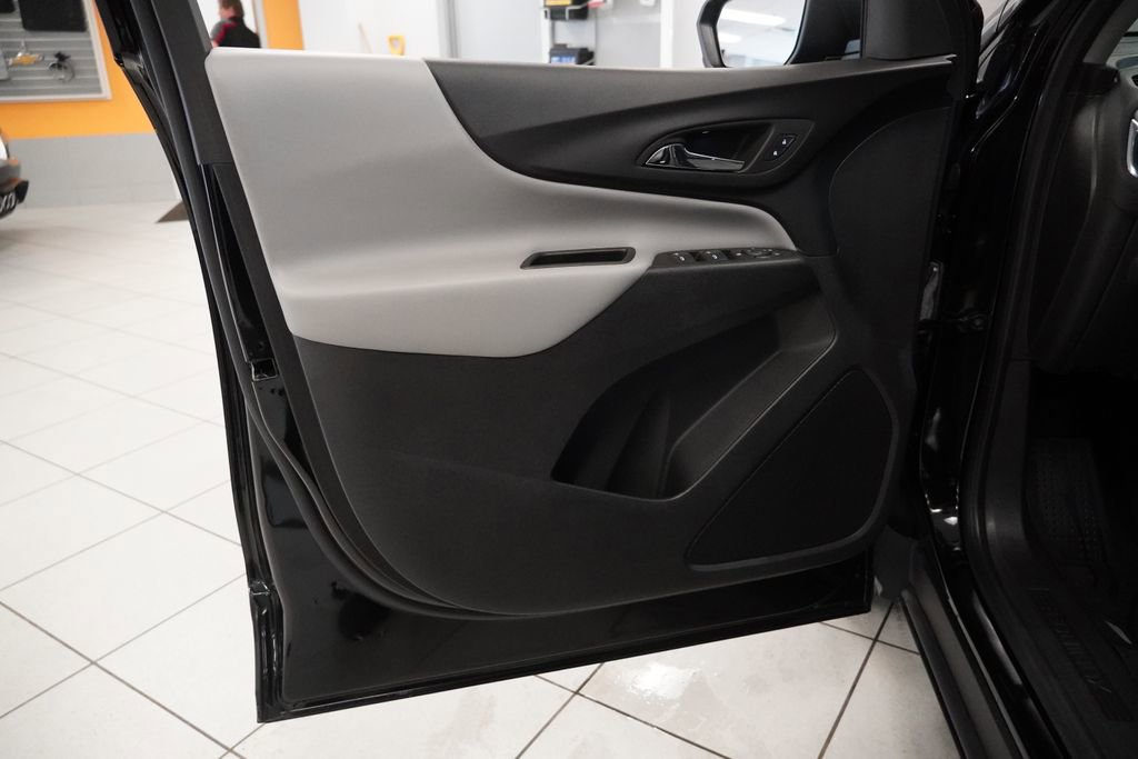 Used 2023 Chevrolet Equinox LS w/ LS Convenience Package image 6