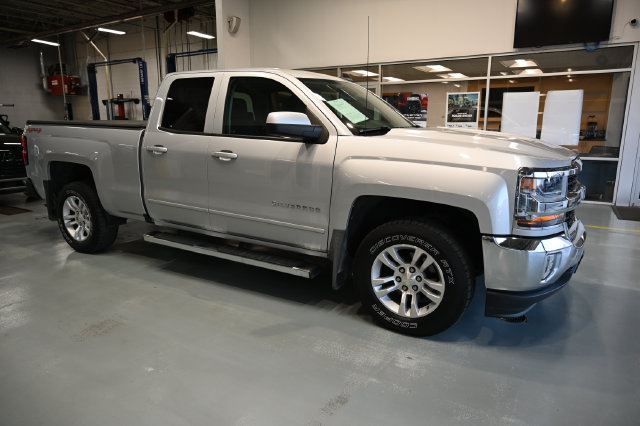 Used 2017 Chevrolet Silverado 1500 LT w/ All Star Edition AWD/4WD image 4