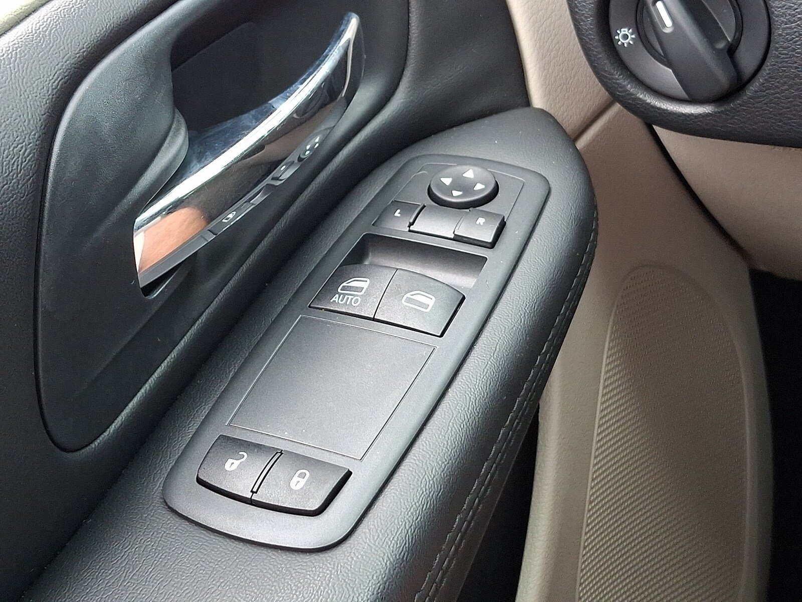 Used 2015 Dodge Grand Caravan SE w/ Quick Order Package 29E SE FWD image 23